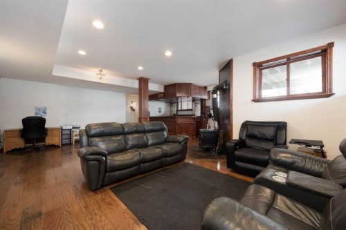 200 Weiss Drive, Saprae Creek, AB - Indoor Photo Showing Living Room
