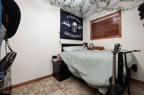 200 Weiss Drive, Saprae Creek, AB - Indoor Photo Showing Bedroom