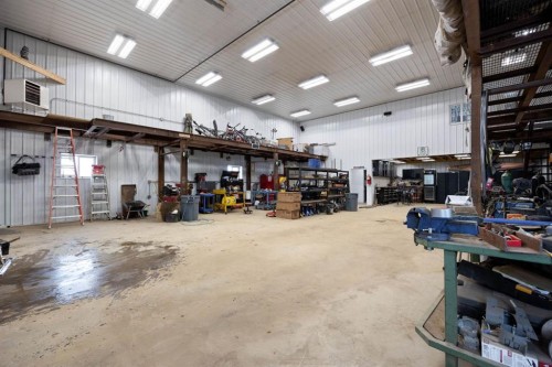 200 Weiss Drive, Saprae Creek, AB - Indoor Photo Showing Garage