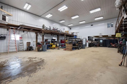 200 Weiss Drive, Saprae Creek, AB - Indoor Photo Showing Garage