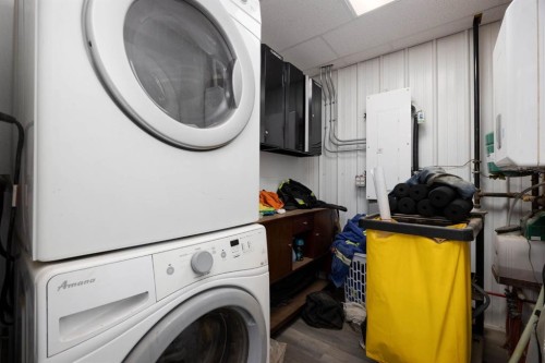 200 Weiss Drive, Saprae Creek, AB - Indoor Photo Showing Laundry Room
