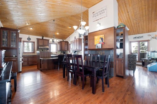 200 Weiss Drive, Saprae Creek, AB - Indoor Photo Showing Dining Room