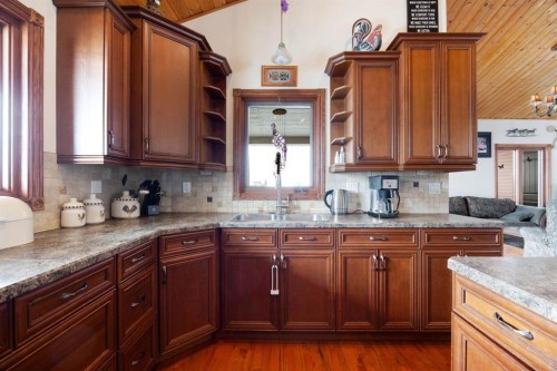 200 Weiss Drive, Saprae Creek, AB - Indoor Photo Showing Kitchen With Double Sink