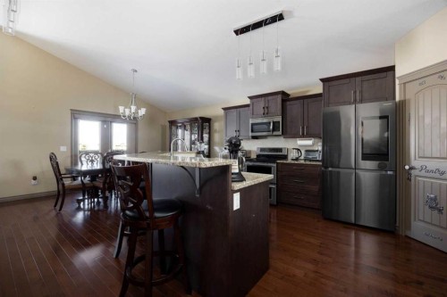 176 Huberman Way, Fort Mcmurray, AB - Indoor Photo Showing Kitchen