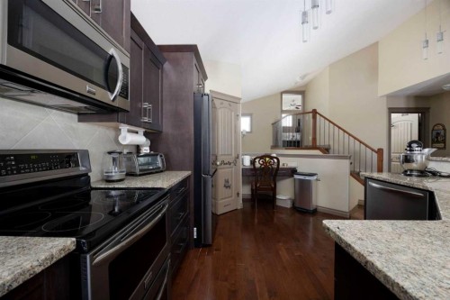 176 Huberman Way, Fort Mcmurray, AB - Indoor Photo Showing Kitchen