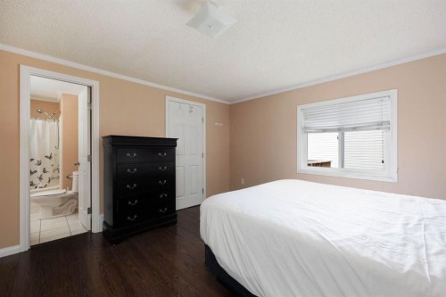 293 Grenfell Crescent, Fort Mcmurray, AB - Indoor Photo Showing Bedroom