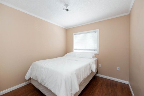 293 Grenfell Crescent, Fort Mcmurray, AB - Indoor Photo Showing Bedroom