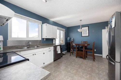 185 Sitka Drive, Fort Mcmurray, AB - Indoor Photo Showing Kitchen With Double Sink
