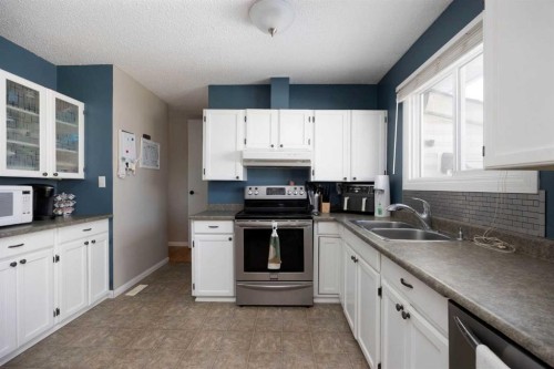 185 Sitka Drive, Fort Mcmurray, AB - Indoor Photo Showing Kitchen With Double Sink
