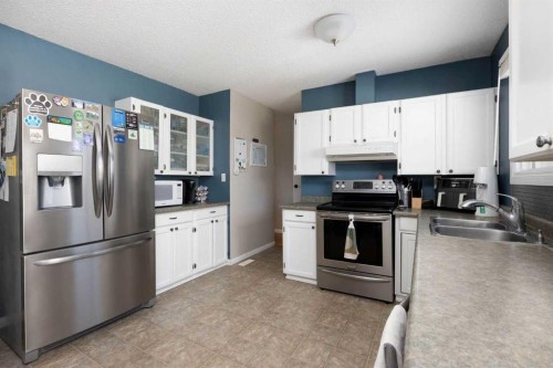 185 Sitka Drive, Fort Mcmurray, AB - Indoor Photo Showing Kitchen With Double Sink