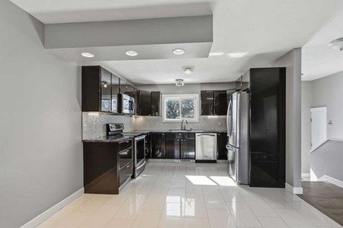 178 Bird Crescent, Fort Mcmurray, AB - Indoor Photo Showing Kitchen