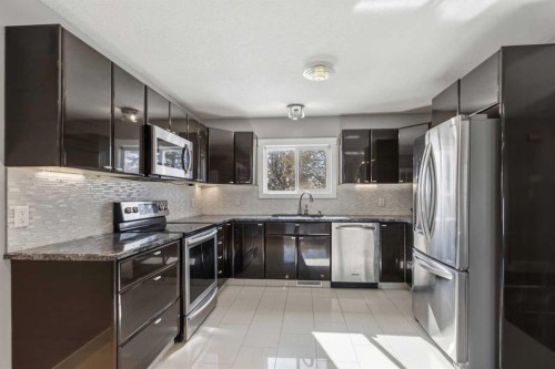 178 Bird Crescent, Fort Mcmurray, AB - Indoor Photo Showing Kitchen With Upgraded Kitchen