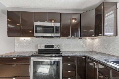 178 Bird Crescent, Fort Mcmurray, AB - Indoor Photo Showing Kitchen With Upgraded Kitchen
