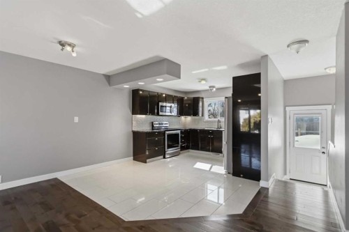 178 Bird Crescent, Fort Mcmurray, AB - Indoor Photo Showing Kitchen