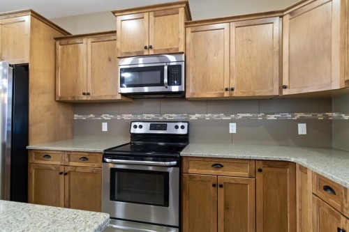 446 Walnut Crescent, Fort Mcmurray, AB - Indoor Photo Showing Kitchen