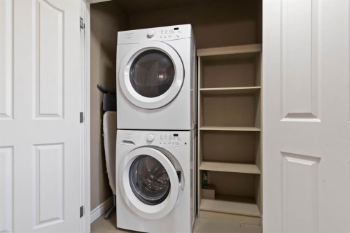 446 Walnut Crescent, Fort Mcmurray, AB - Indoor Photo Showing Laundry Room