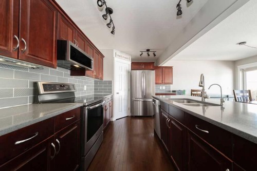 272 Swallow Way, Fort Mcmurray, AB - Indoor Photo Showing Kitchen With Double Sink With Upgraded Kitchen