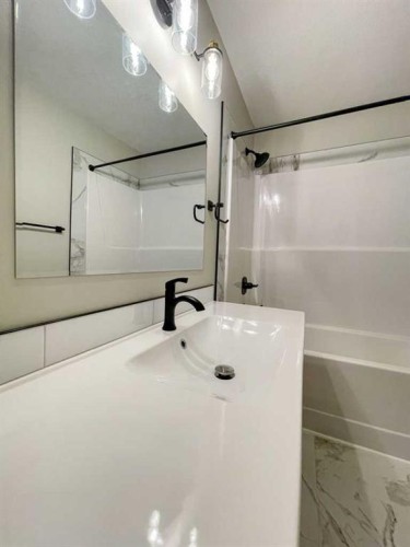 161 Deep Road, Fort Mcmurray, AB - Indoor Photo Showing Bathroom