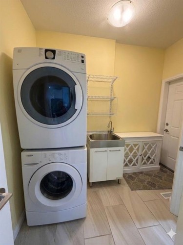 102 Athabasca Crescent, Fort Mcmurray, AB - Indoor Photo Showing Laundry Room