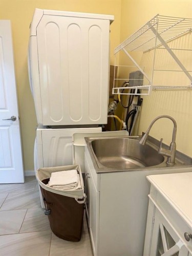 102 Athabasca Crescent, Fort Mcmurray, AB - Indoor Photo Showing Laundry Room