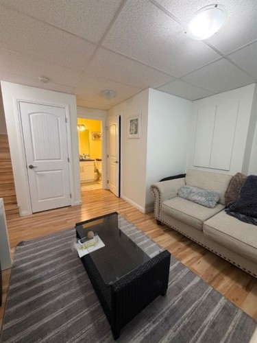 102 Athabasca Crescent, Fort Mcmurray, AB - Indoor Photo Showing Bedroom