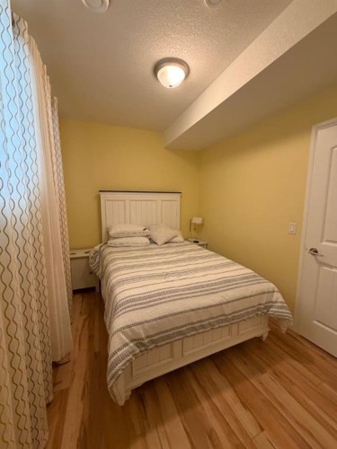 102 Athabasca Crescent, Fort Mcmurray, AB - Indoor Photo Showing Bedroom