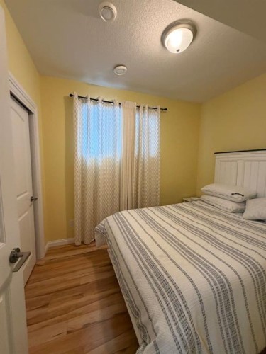 102 Athabasca Crescent, Fort Mcmurray, AB - Indoor Photo Showing Bedroom