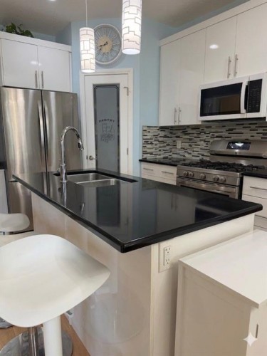 102 Athabasca Crescent, Fort Mcmurray, AB - Indoor Photo Showing Kitchen With Upgraded Kitchen