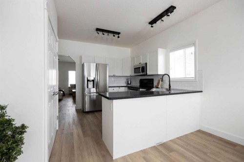362 Pacific Crescent, Fort Mcmurray, AB - Indoor Photo Showing Kitchen
