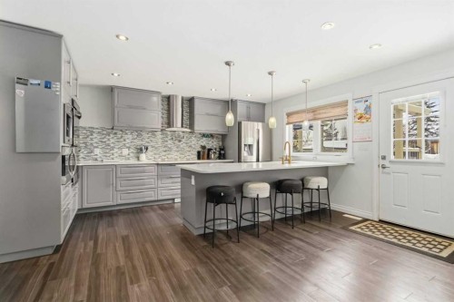 276 Bussieres Drive, Fort Mcmurray, AB - Indoor Photo Showing Kitchen With Upgraded Kitchen