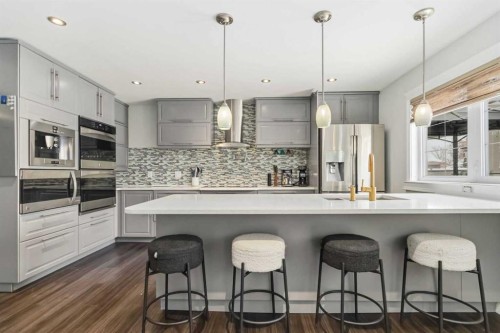 276 Bussieres Drive, Fort Mcmurray, AB - Indoor Photo Showing Kitchen With Upgraded Kitchen