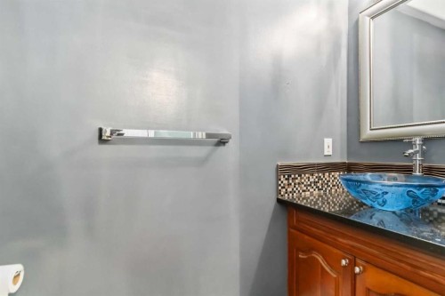 276 Bussieres Drive, Fort Mcmurray, AB - Indoor Photo Showing Bathroom