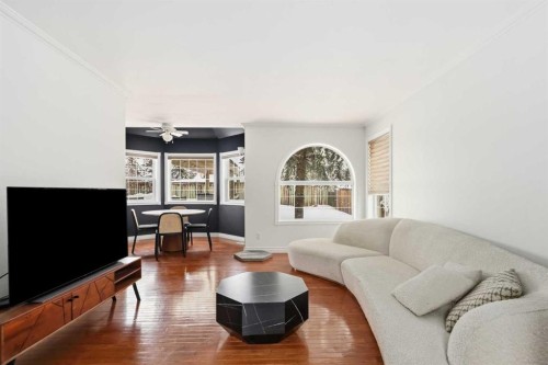 276 Bussieres Drive, Fort Mcmurray, AB - Indoor Photo Showing Living Room