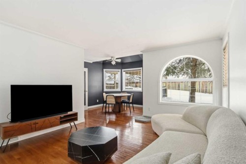 276 Bussieres Drive, Fort Mcmurray, AB - Indoor Photo Showing Living Room