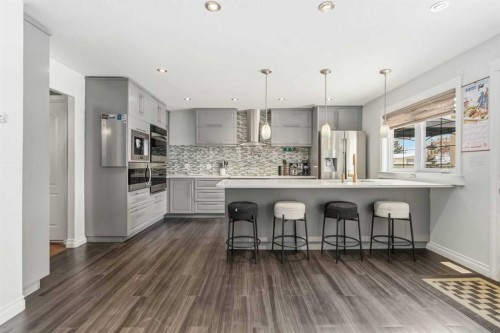 276 Bussieres Drive, Fort Mcmurray, AB - Indoor Photo Showing Kitchen With Upgraded Kitchen