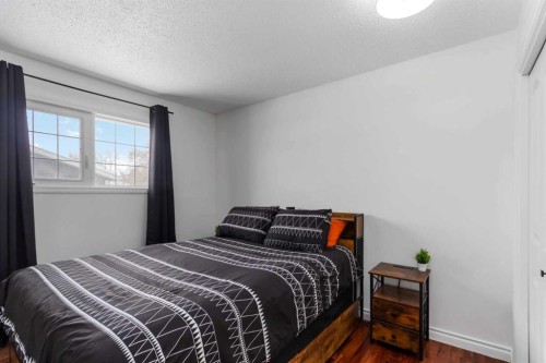 334 Hillcrest Drive, Fort Mcmurray, AB - Indoor Photo Showing Bedroom