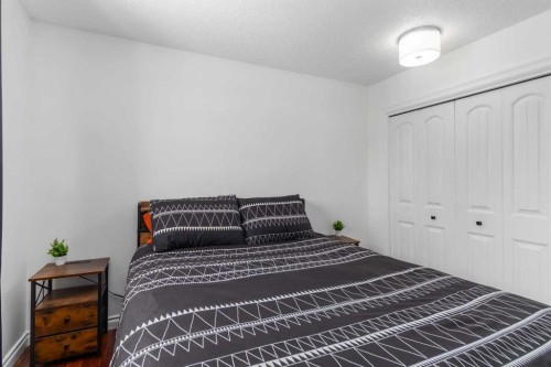 334 Hillcrest Drive, Fort Mcmurray, AB - Indoor Photo Showing Bedroom
