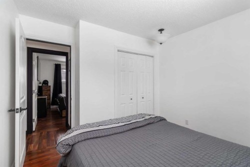 334 Hillcrest Drive, Fort Mcmurray, AB - Indoor Photo Showing Bedroom