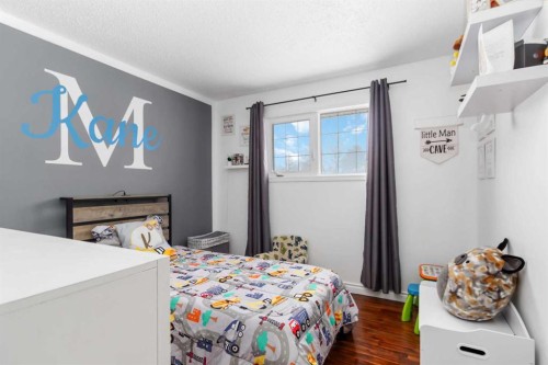 334 Hillcrest Drive, Fort Mcmurray, AB - Indoor Photo Showing Bedroom