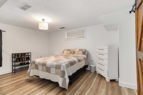 334 Hillcrest Drive, Fort Mcmurray, AB - Indoor Photo Showing Bedroom