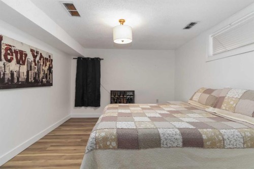 334 Hillcrest Drive, Fort Mcmurray, AB - Indoor Photo Showing Bedroom