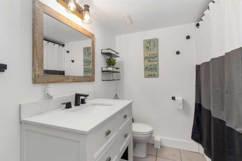 334 Hillcrest Drive, Fort Mcmurray, AB - Indoor Photo Showing Bathroom