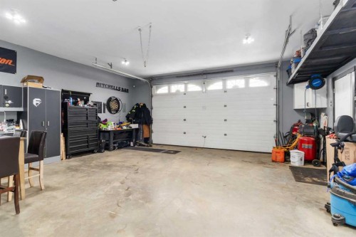 334 Hillcrest Drive, Fort Mcmurray, AB - Indoor Photo Showing Garage