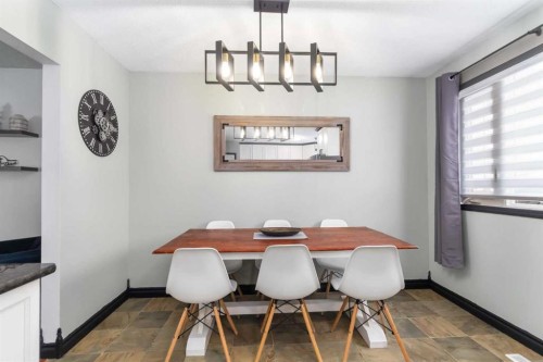 334 Hillcrest Drive, Fort Mcmurray, AB - Indoor Photo Showing Dining Room