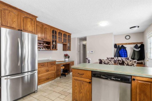 18 Clark Crescent, Fort Mcmurray, AB - Indoor Photo Showing Kitchen