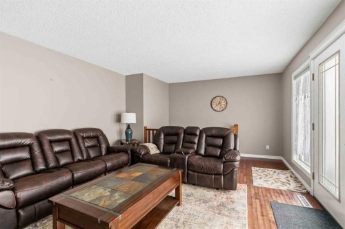 18 Clark Crescent, Fort Mcmurray, AB - Indoor Photo Showing Living Room