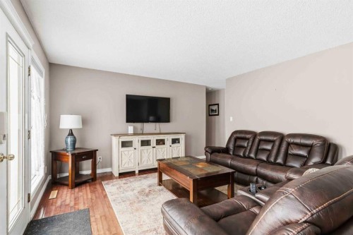 18 Clark Crescent, Fort Mcmurray, AB - Indoor Photo Showing Living Room