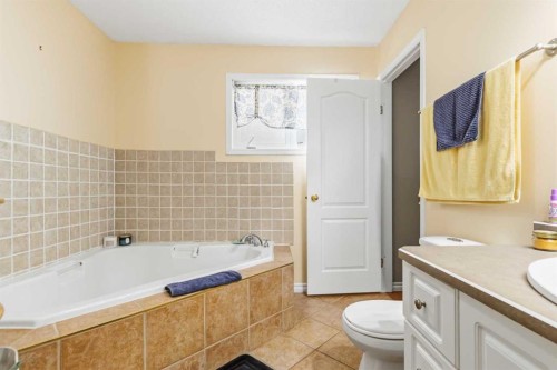 18 Clark Crescent, Fort Mcmurray, AB - Indoor Photo Showing Bathroom