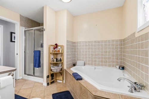 18 Clark Crescent, Fort Mcmurray, AB - Indoor Photo Showing Bathroom