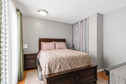 18 Clark Crescent, Fort Mcmurray, AB - Indoor Photo Showing Bedroom